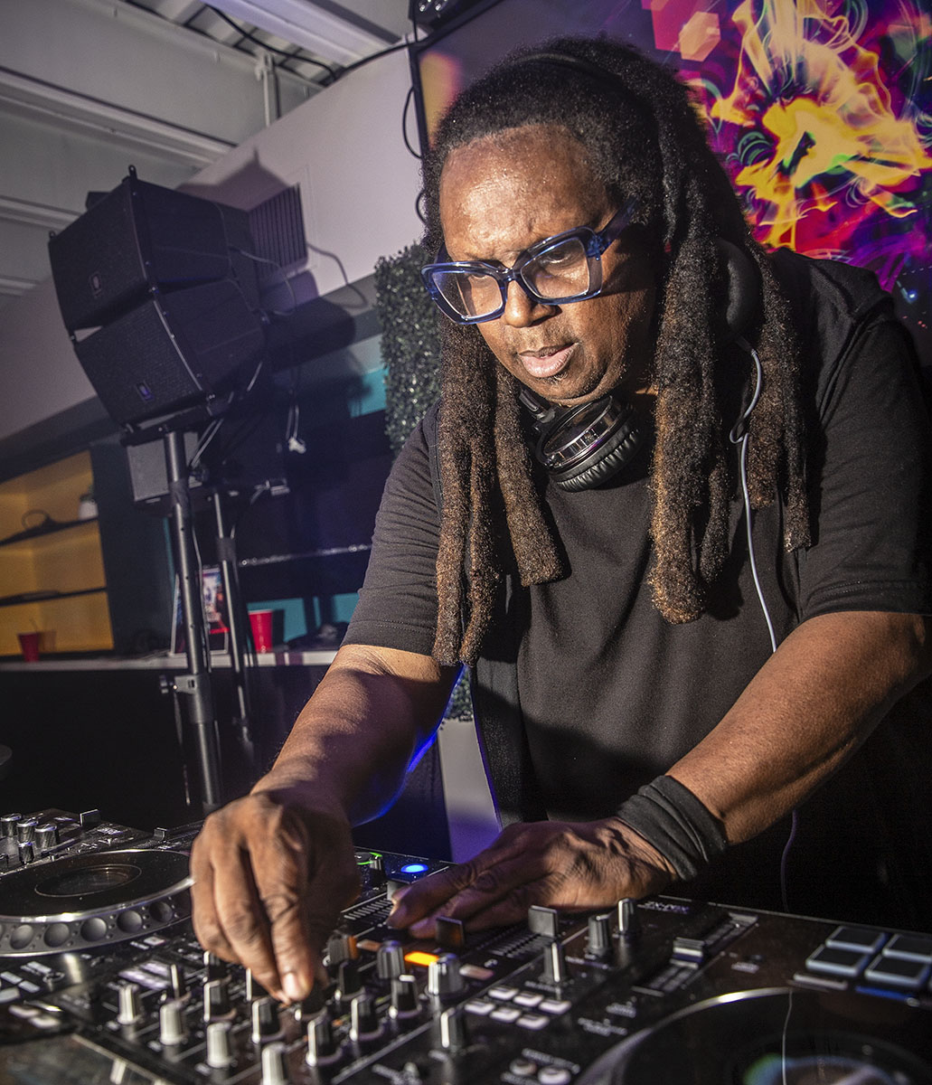 Donald Glaude photo